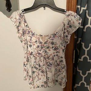 Floral top with short sleeves
